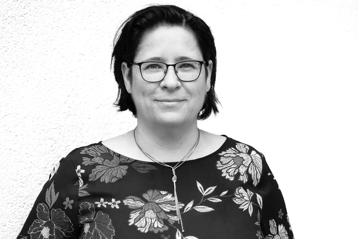 Stefanie Henn schwarz weiß Portraitbild